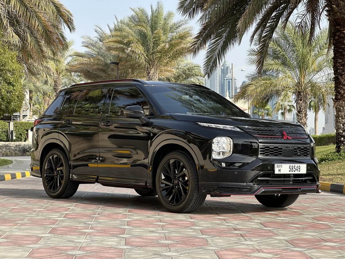 Mitsubishi Outlander front view – luxury SUV for rent in Dubai with Sky Luxse