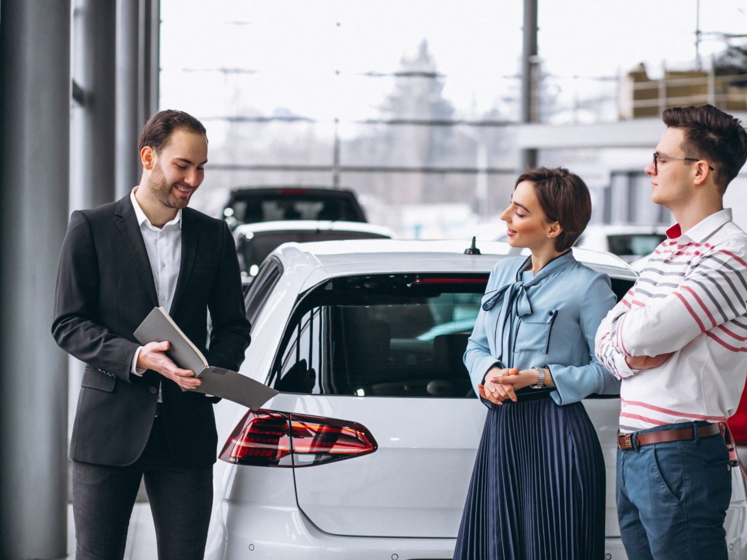 Dubai Luxury Car Rental: Monthly vs Daily Rates Explained | Sky Luxse